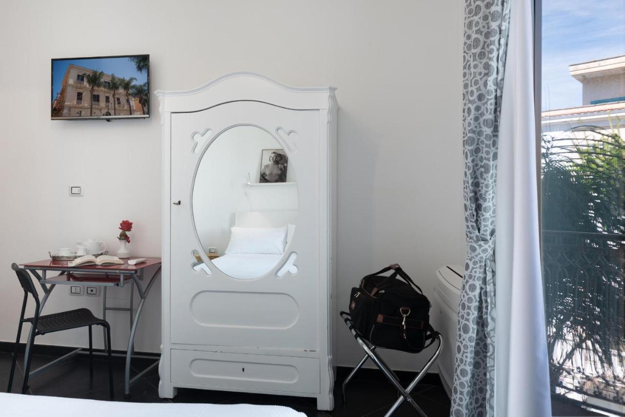 Maria Vittoria Charming Rooms And Apartments Brindisi Kültér fotó